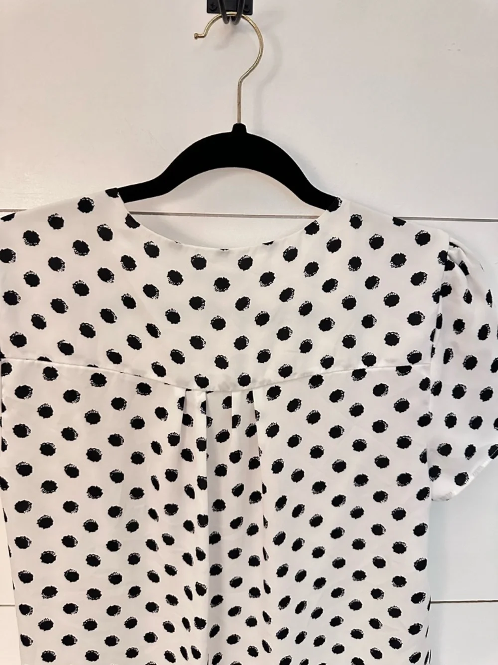 41 HAWTHORN M Carol Tulip sleeve white-black polkadot V neck top business casual - Picture 11 of 15